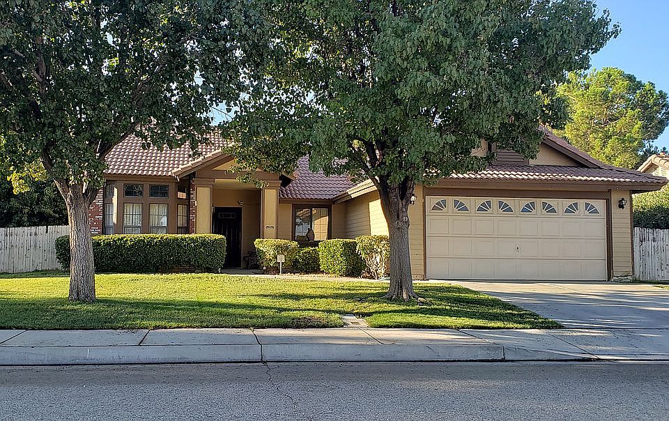 1st image of 818 Lois Ln