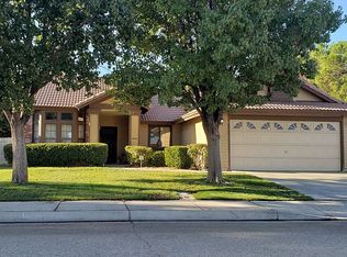 818 Lois Ln, Lancaster, CA 93535