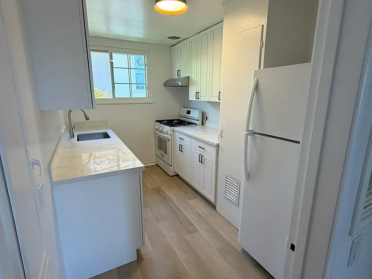 1322 Holly St #4 — Photo 13