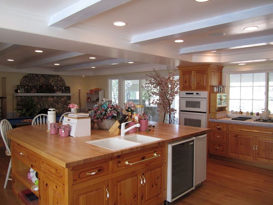 2nd image of 836 Shelter Cove Dr