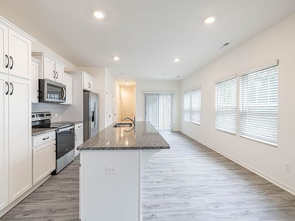5th image of 436 Kinnerton Pl