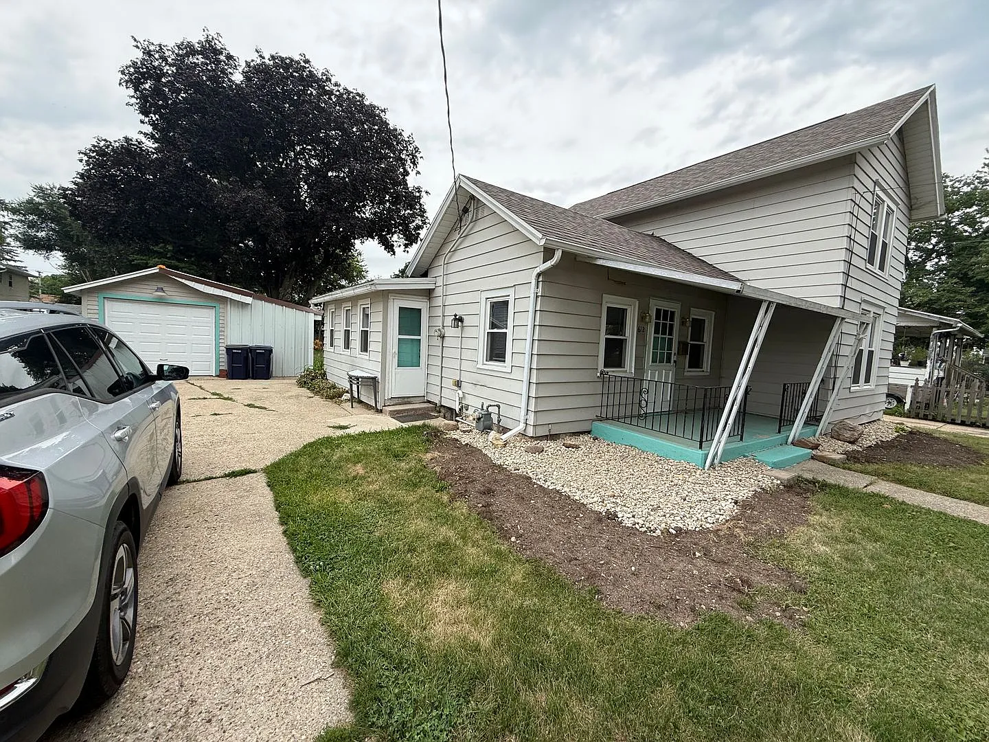 Spacious 3-Bedroom Single-Family Home with Large Backyard — Photo 4
