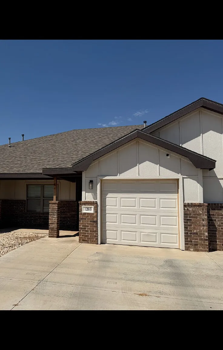 2 bed, 2.0 bath, 1346 sqft, $1,395 — Photo 1