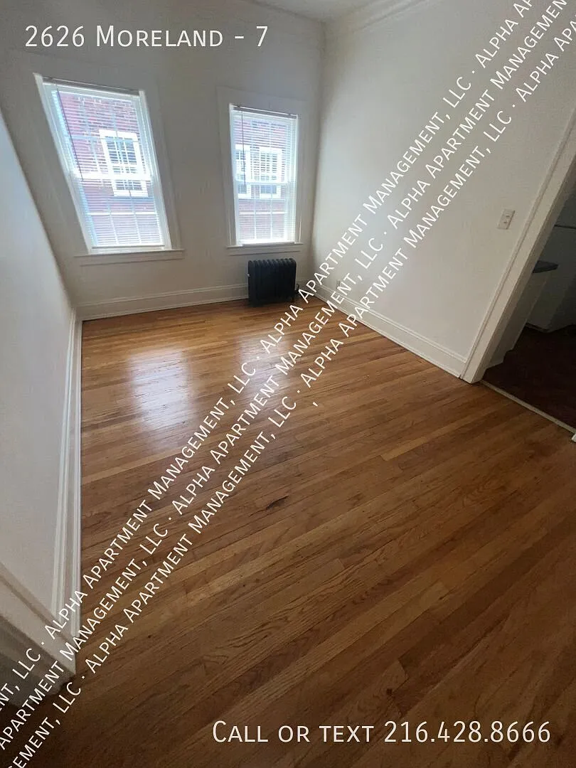 Spacious one bedroom — Photo 4