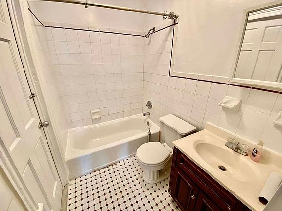 5th image of 243 Greene Ave APT 2F