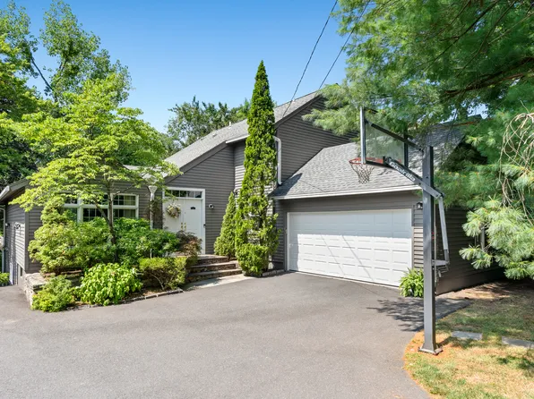 322 Tunxis Road, West Hartford, CT 06107