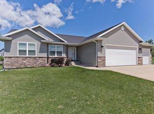 5027 Cotton Ct SW, Cedar Rapids, IA 52404