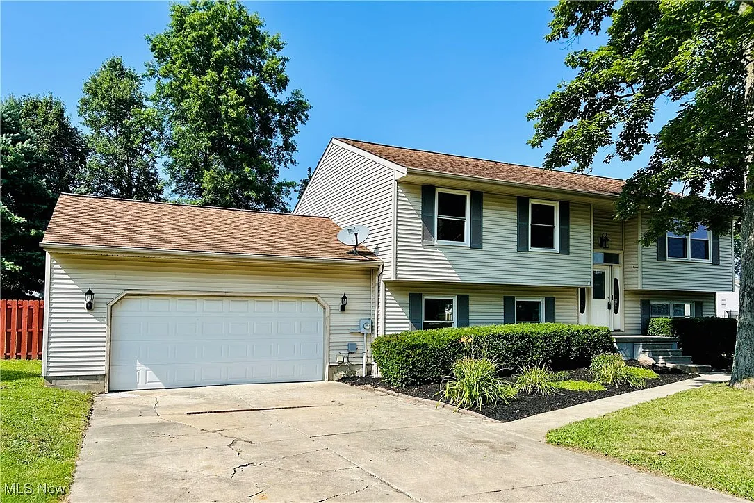 1200 Julia Dr photo 1