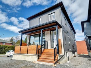 709 Carsons Rd #2, Ottawa, ON K1K 2H2