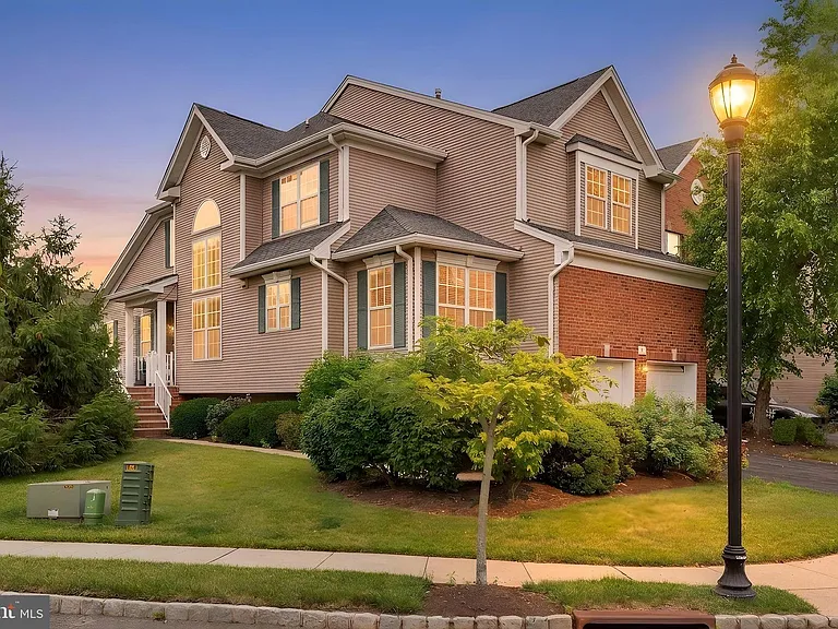 16 Cardiff Ct — Photo 1