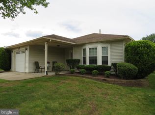 15 Meadowwood Ct, Columbus, NJ 08022