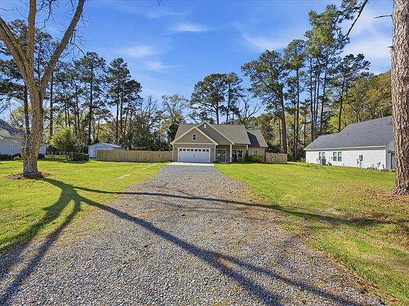 2nd image of 198 Quaker St