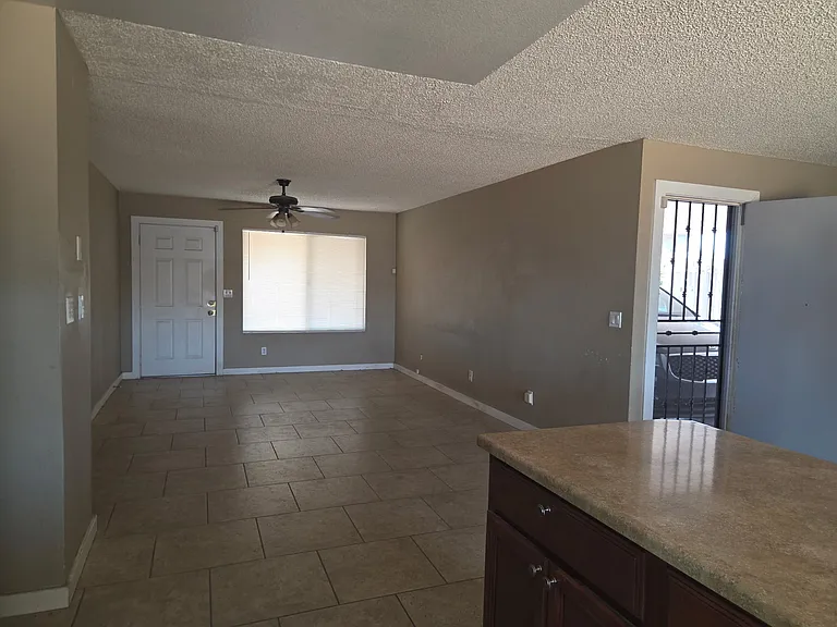 804 W Colgate Dr — Photo 5