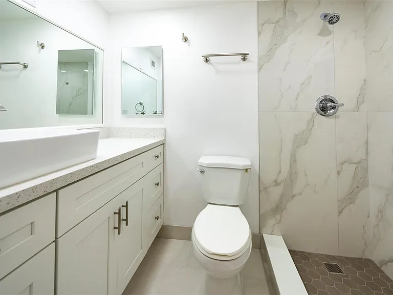 6100 NW 44th St #302 — Photo 23
