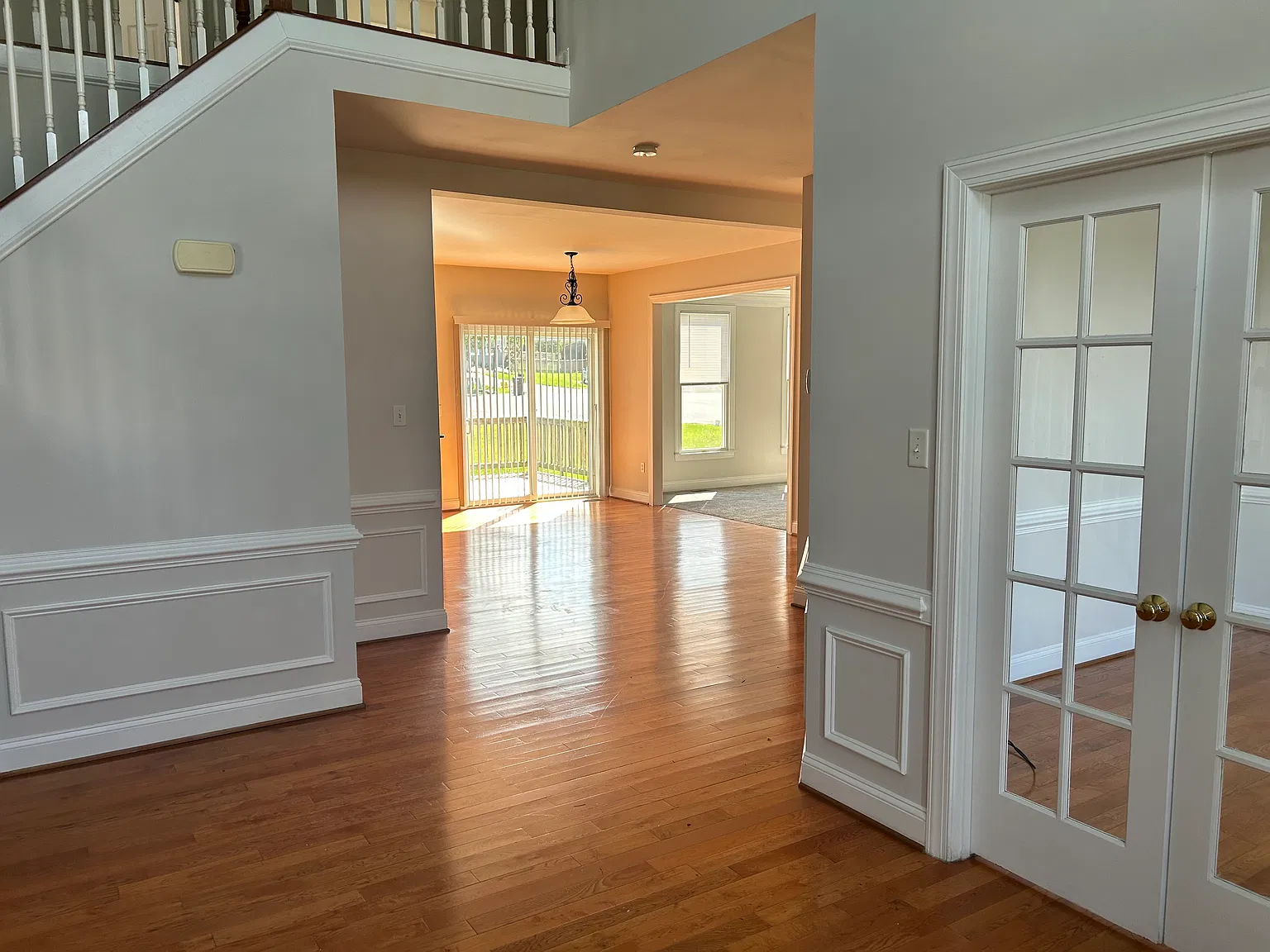 4 bed, 3.5 bath, 3653 sqft, $2,900 — Photo 2