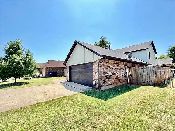 3rd image of 3817 Windswest Ct