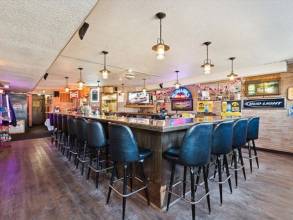 3rd image of 927 Main St