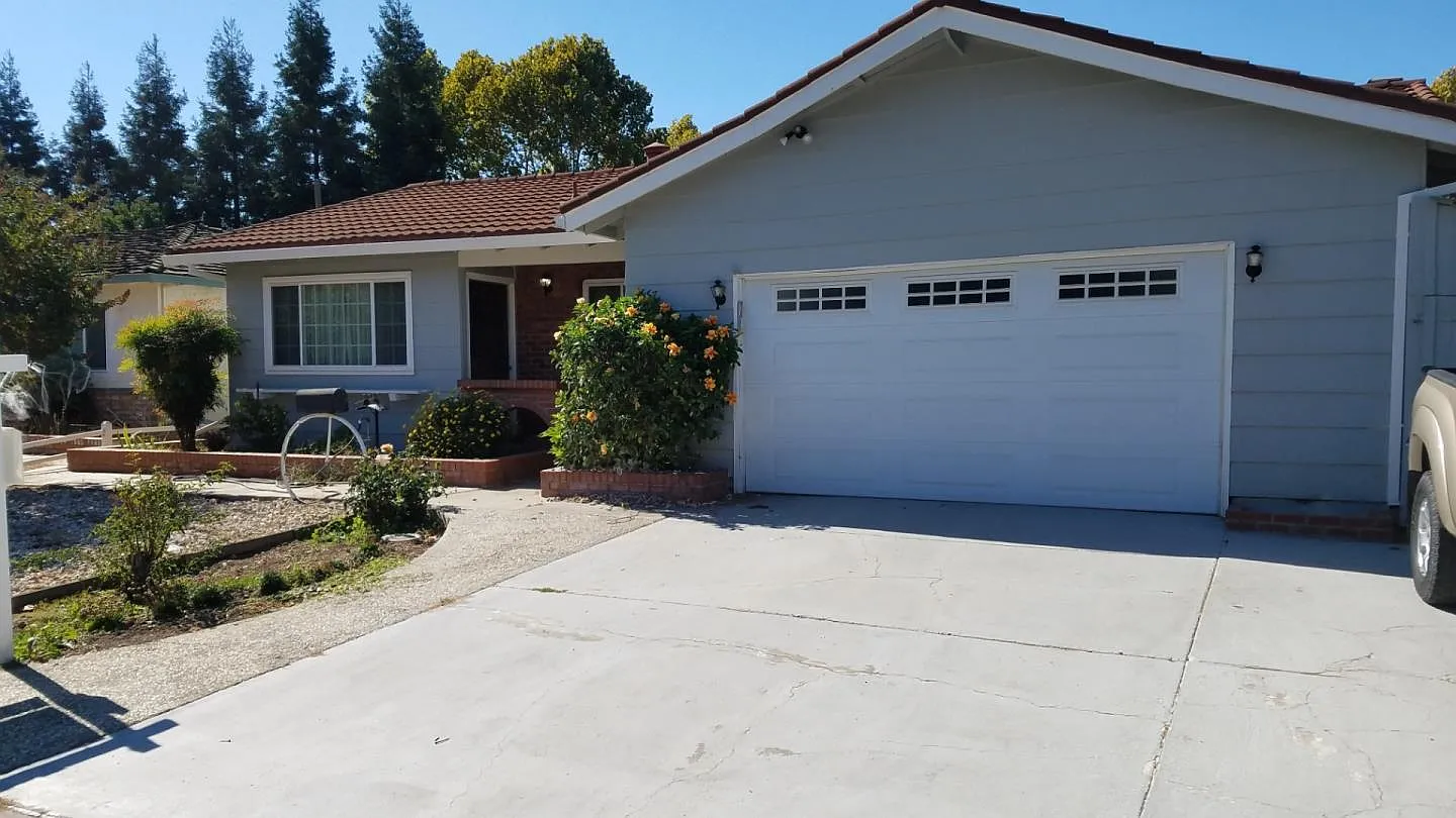 1667 Arbor Dr photo 1