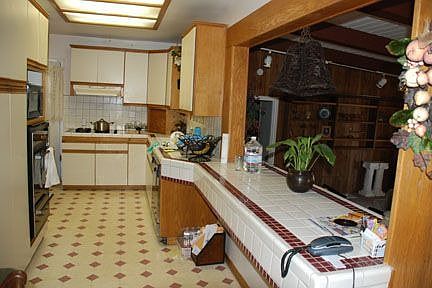 4th image of 360 E Cypress St