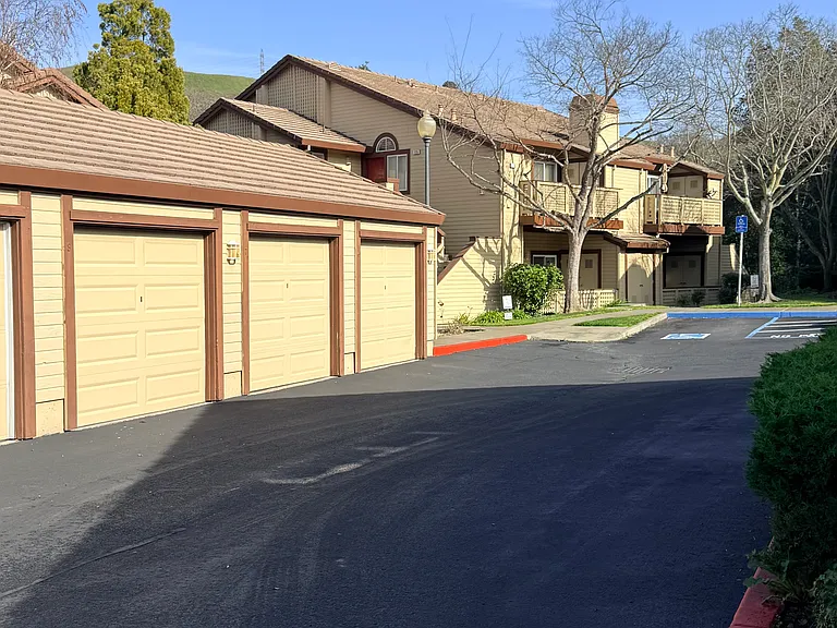 103 Tuscany Ct — Photo 46