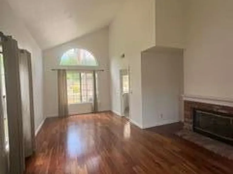3855 Lost Springs Dr — Photo 3