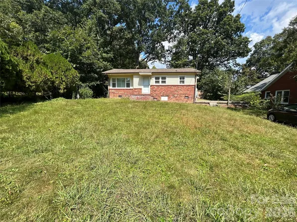 110 9th St, Black Mountain, NC 28711