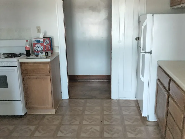 Lakeland Apartments — Photo 11