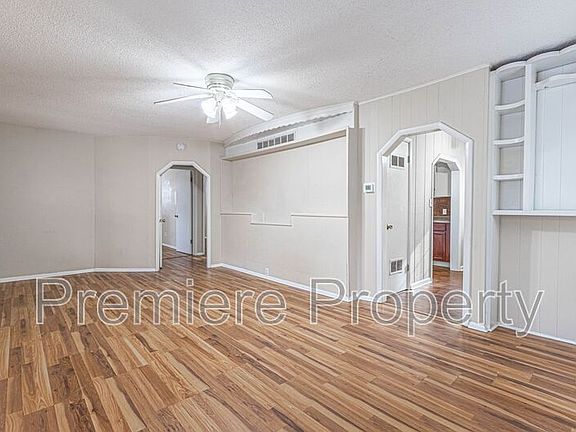 3rd image of 7111 NE 52nd St