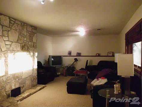 Mandi- Family room