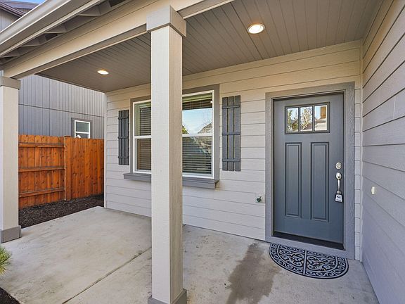 3rd image of 21141 SE Azalia Ave