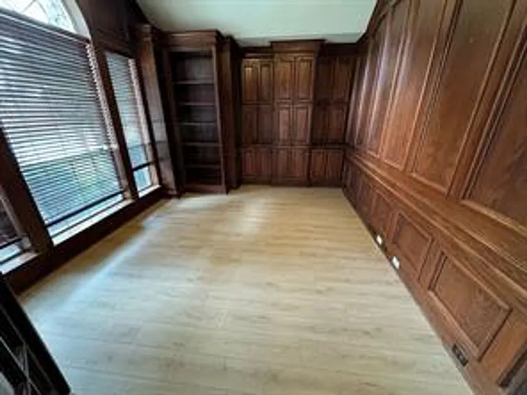 1100 Hunters Creek Dr — Photo 13