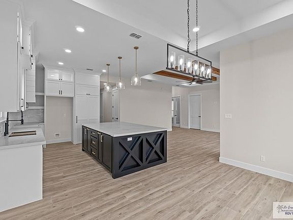 5th image of 9857 Heights N