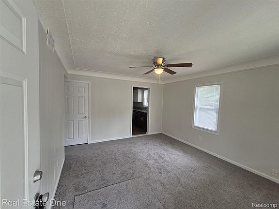 2nd image of 4995 Jackson St