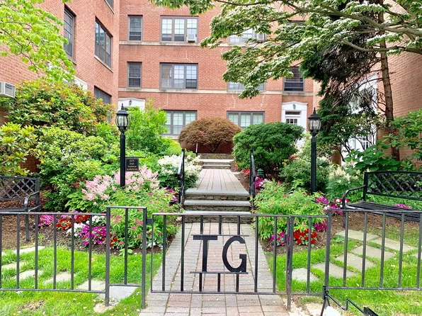 341 Tappan St APT 6, Brookline, MA 02445