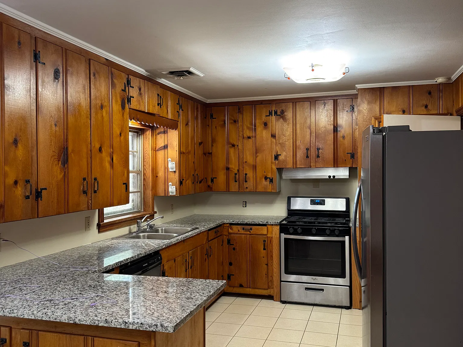 4 bed, 2.5 bath, 1875 sqft, $1,700 — Photo 3