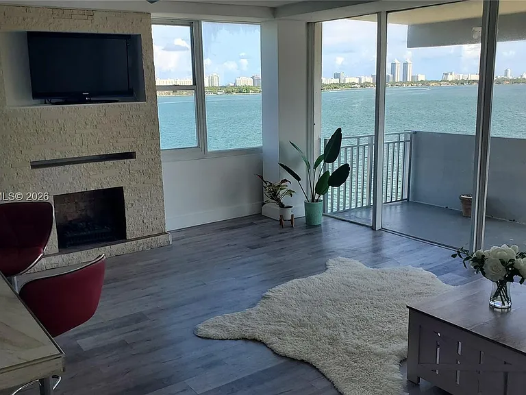 7545 E Treasure Dr #9H — Photo 43