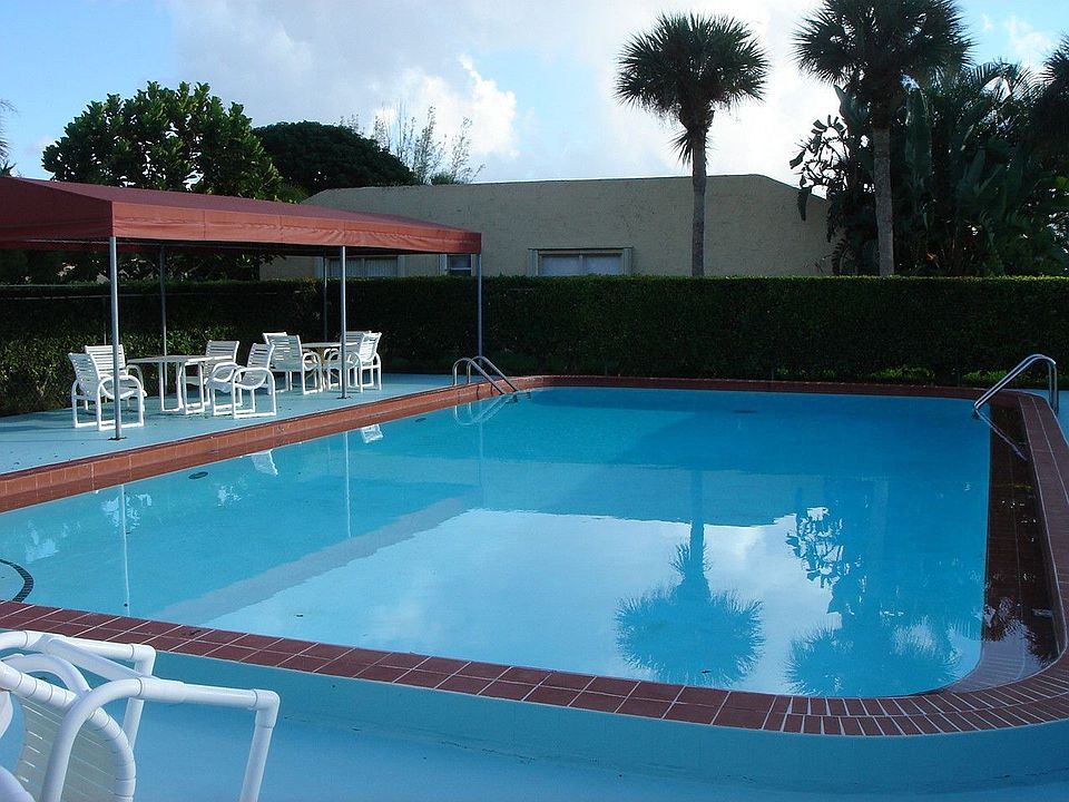 One Pool near Unit