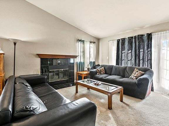 3rd image of 44637 Foxboro Ct