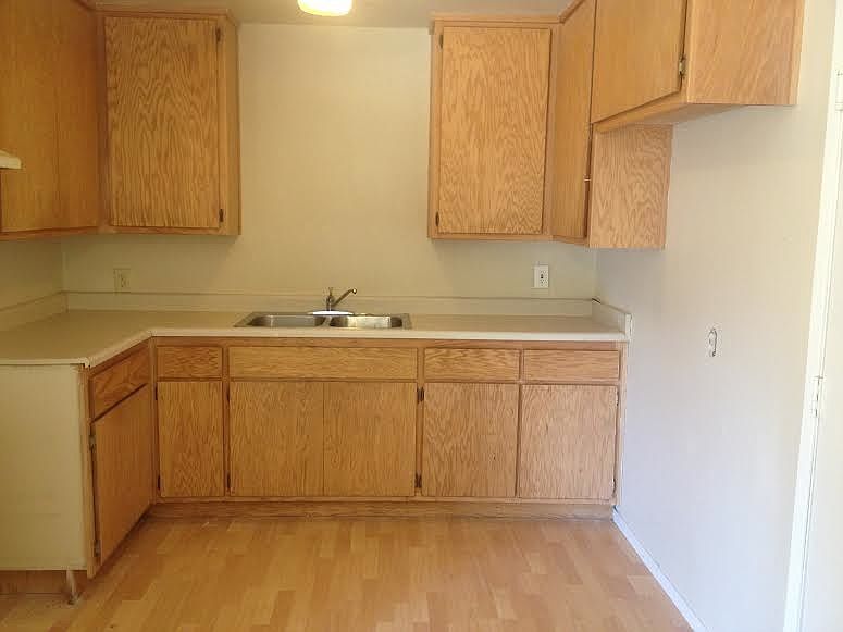 1st image of 570 Pecan St APT B