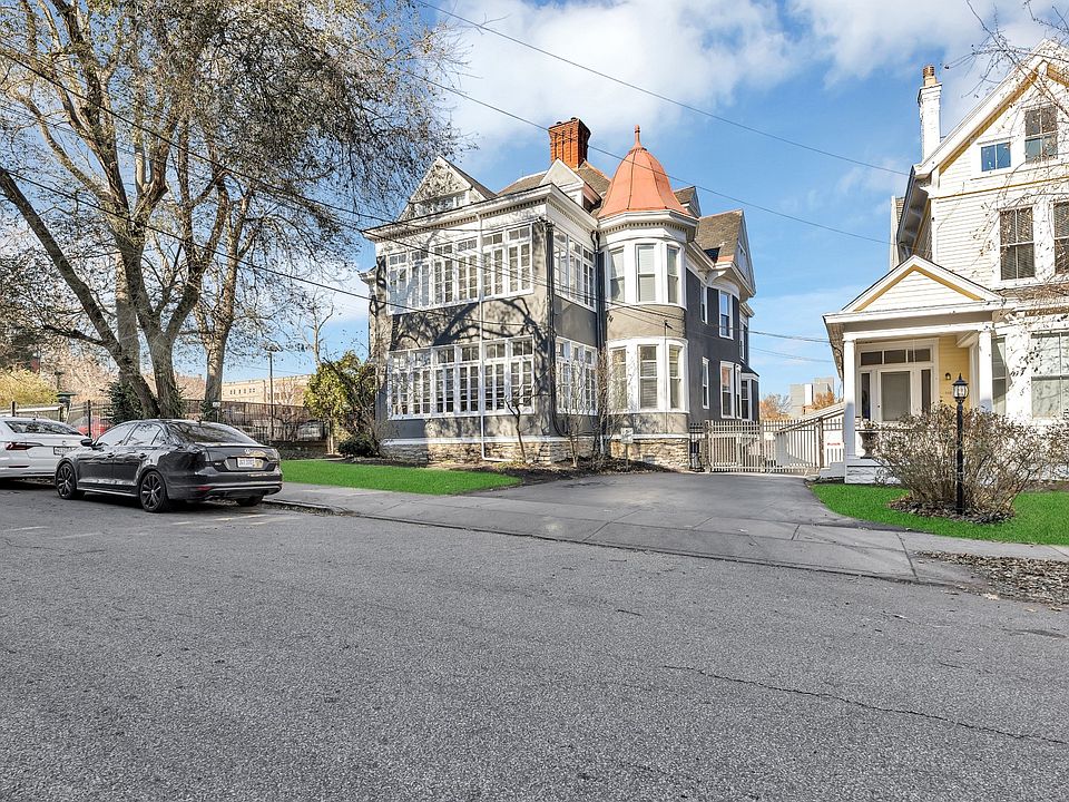 Beautiful area of Walnut Hills, these condos offer gated parking and the best walkable living in Greater Cincinnati, in a lovely historic neighborhood.