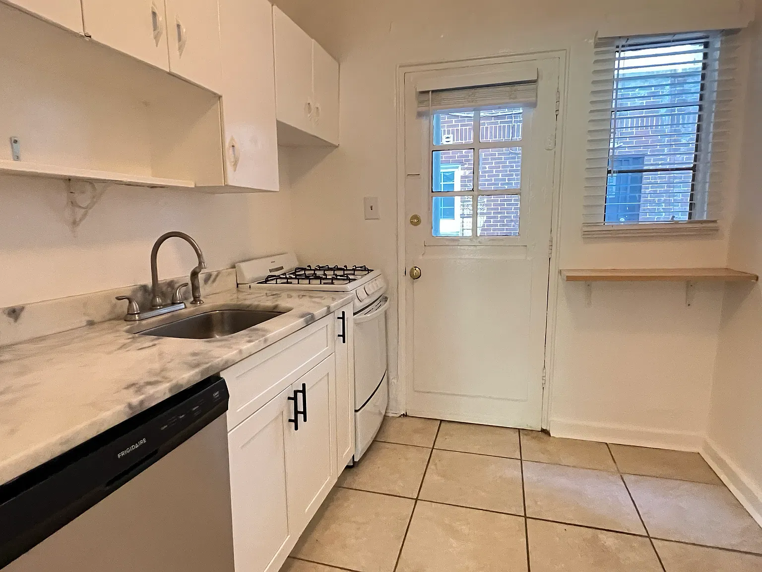 2 bed, 850 sqft, $1,650 — Photo 1