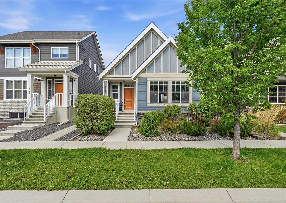 1st image of 237 SW Mahogany Parade SE