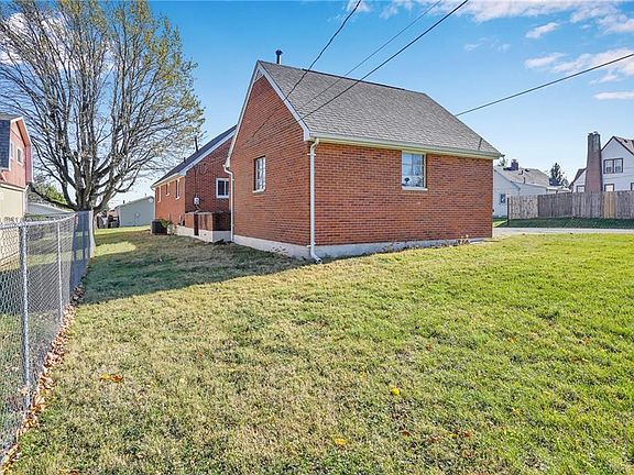 4th image of 1441 Flesher Ave