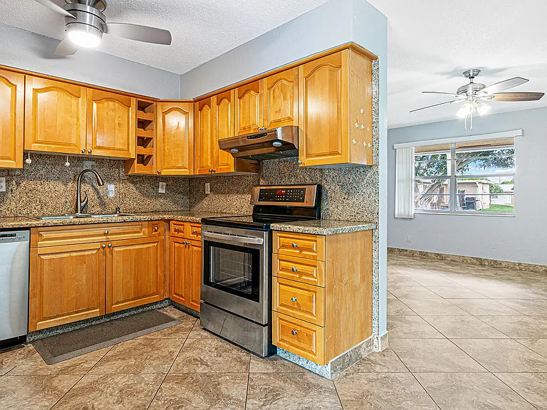 2722 Peer Ln #187 — Photo 4