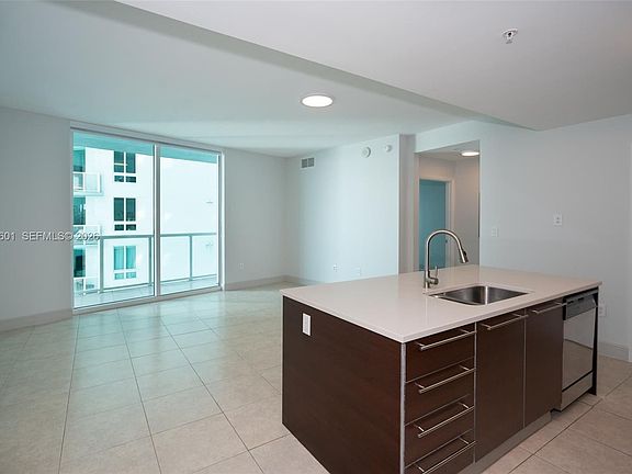 4th image of 1900 N Bayshore Dr APT 3917