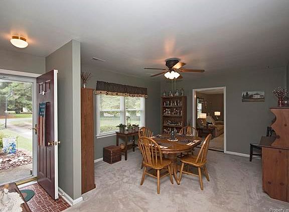 Foyer/Dining Room 