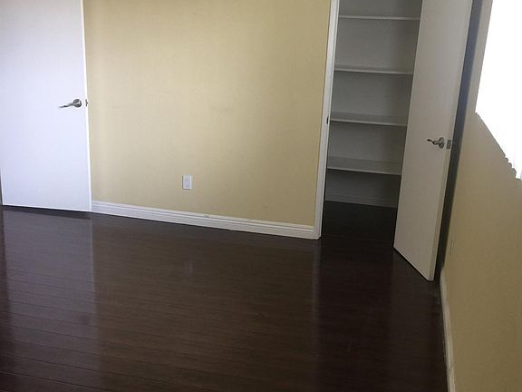 4th image of 557 E Tujunga Ave APT B