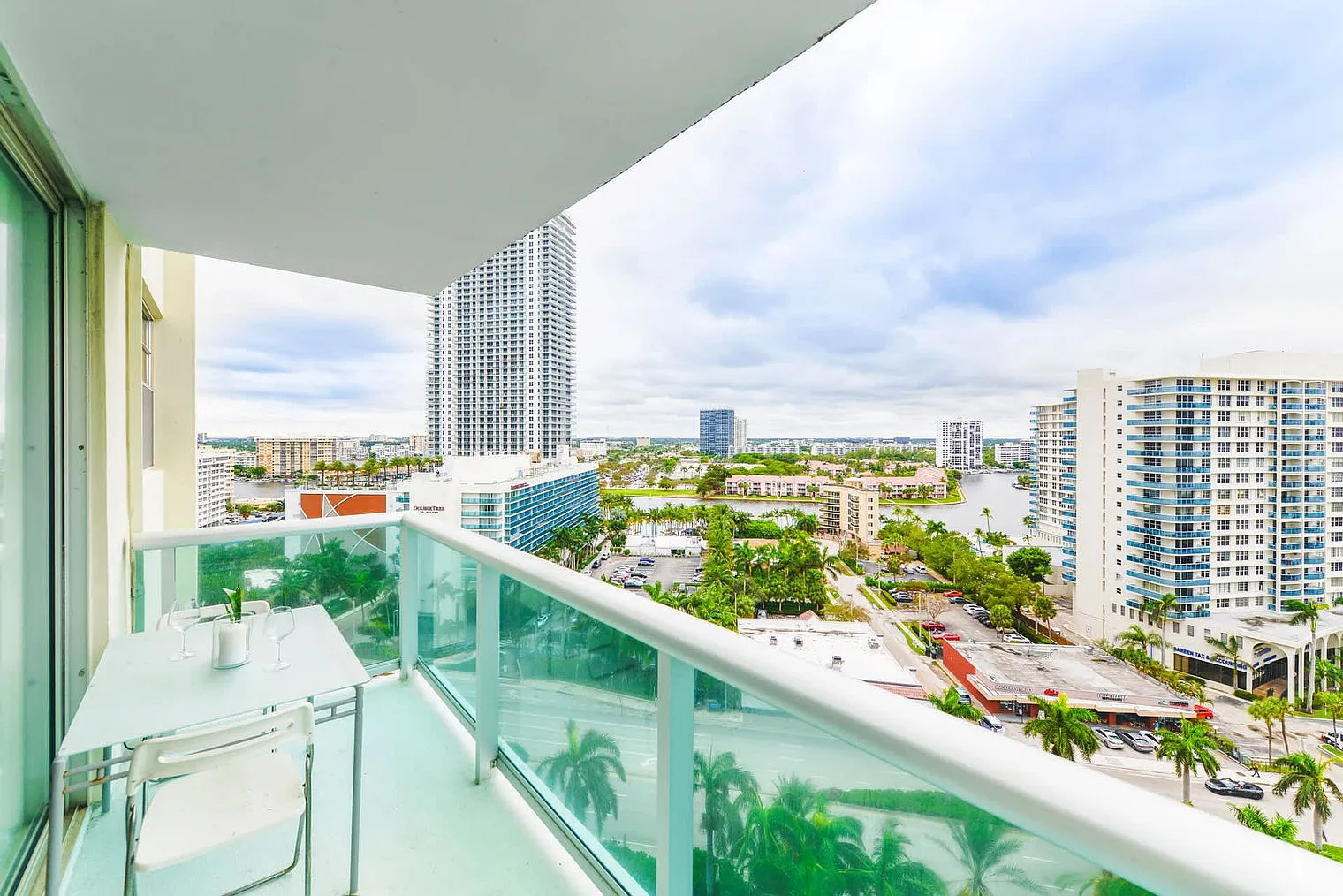 2 bed, 2.0 bath, 1173 sqft, $3,436 — Photo 3