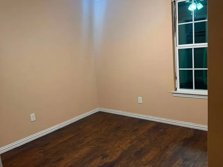 317 Pecan St — Photo 10