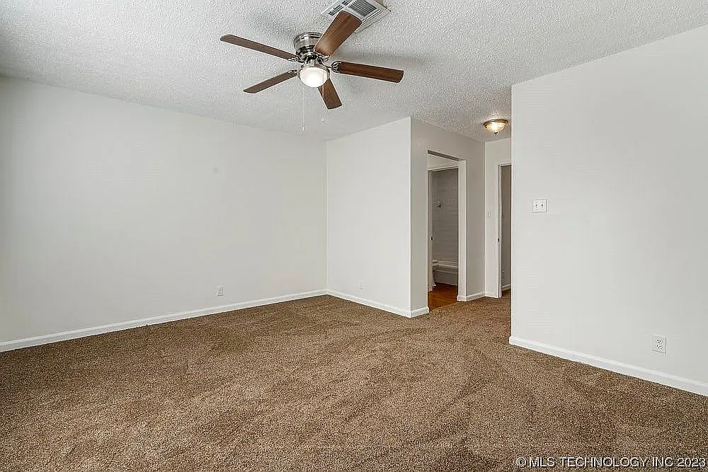 2 bed, 2.5 bath, 1148 sqft, $1,200 — Photo 3